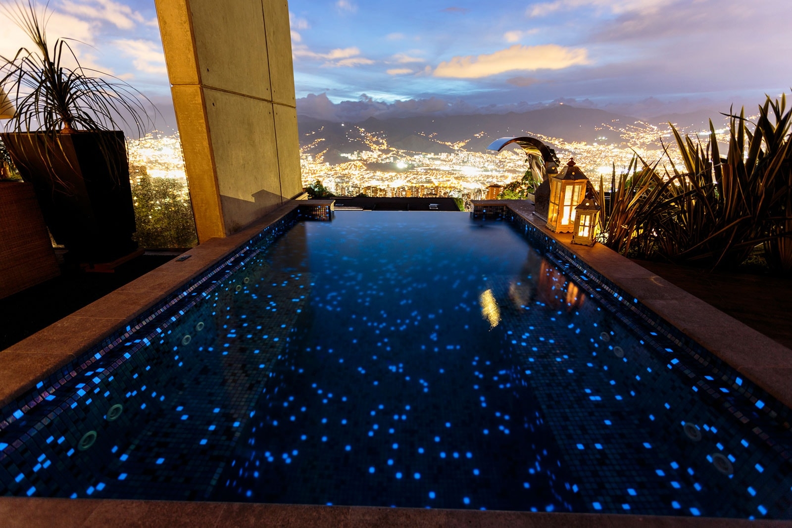 Φωσφοριζέ Γυάλινη Ψηφίδα Πισίνας Ezarri Fosfo Delphinus 25mm*25mm